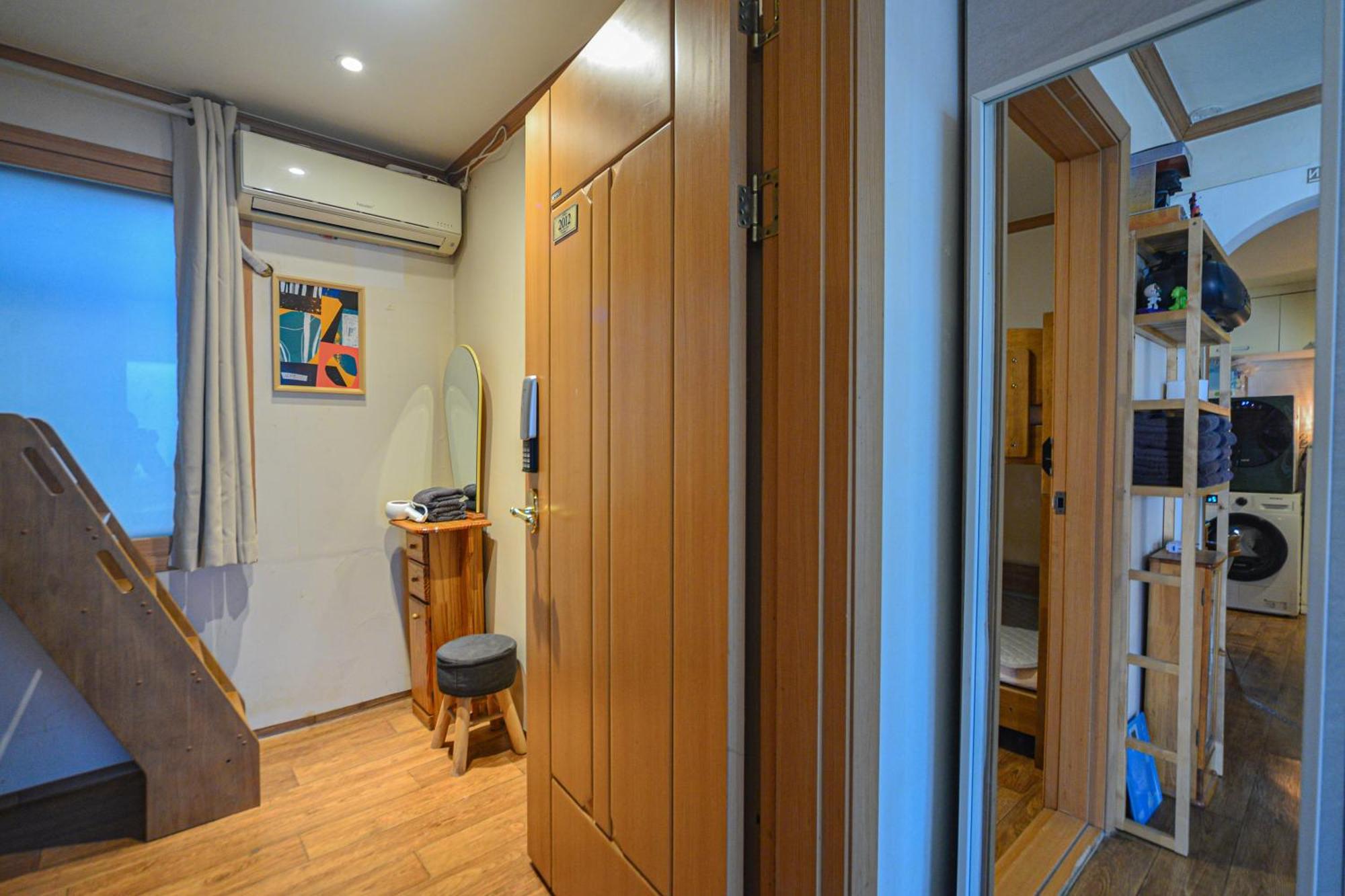 Helloworld Guesthouse Сеул Экстерьер фото