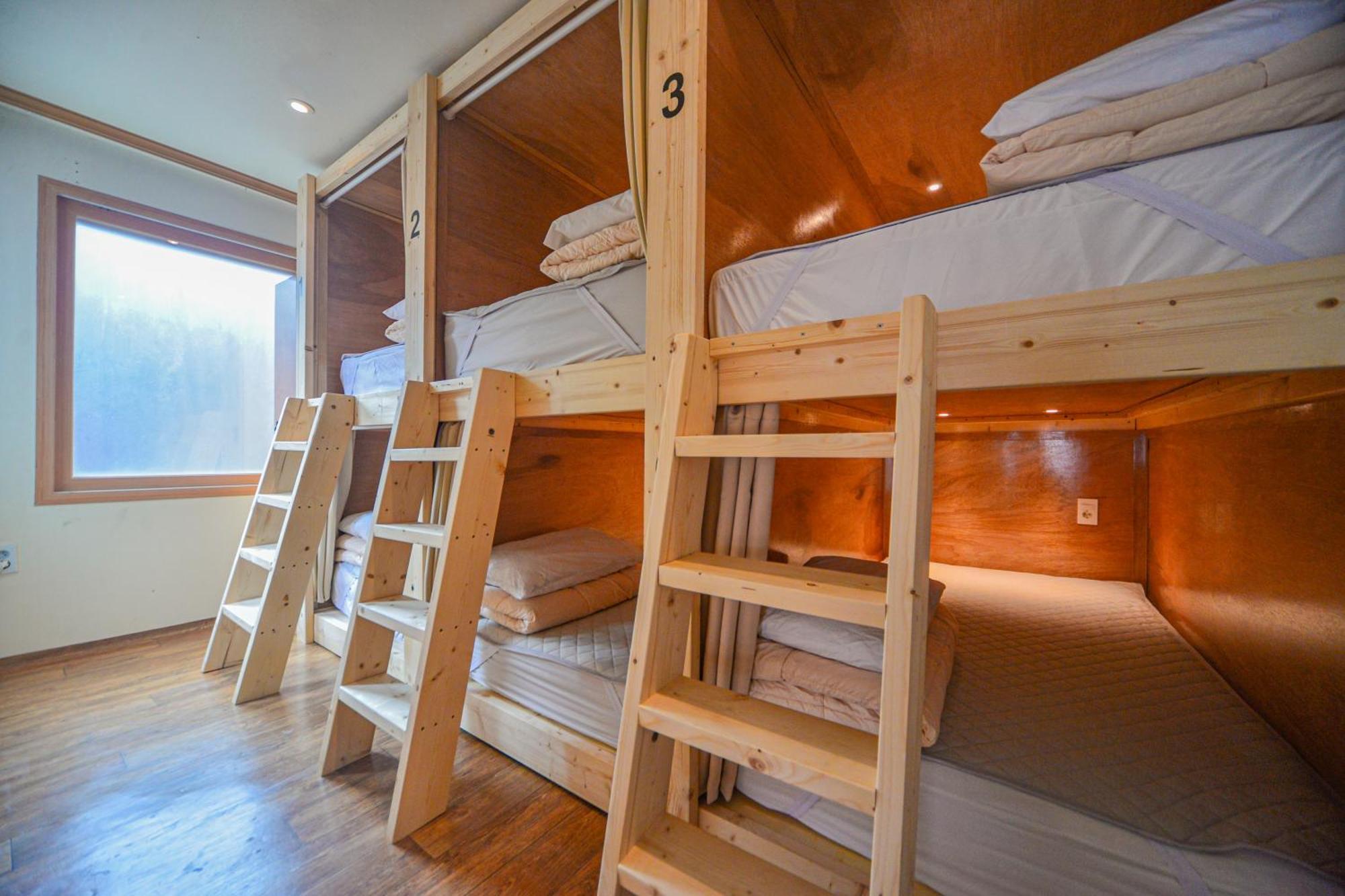 Helloworld Guesthouse Сеул Экстерьер фото