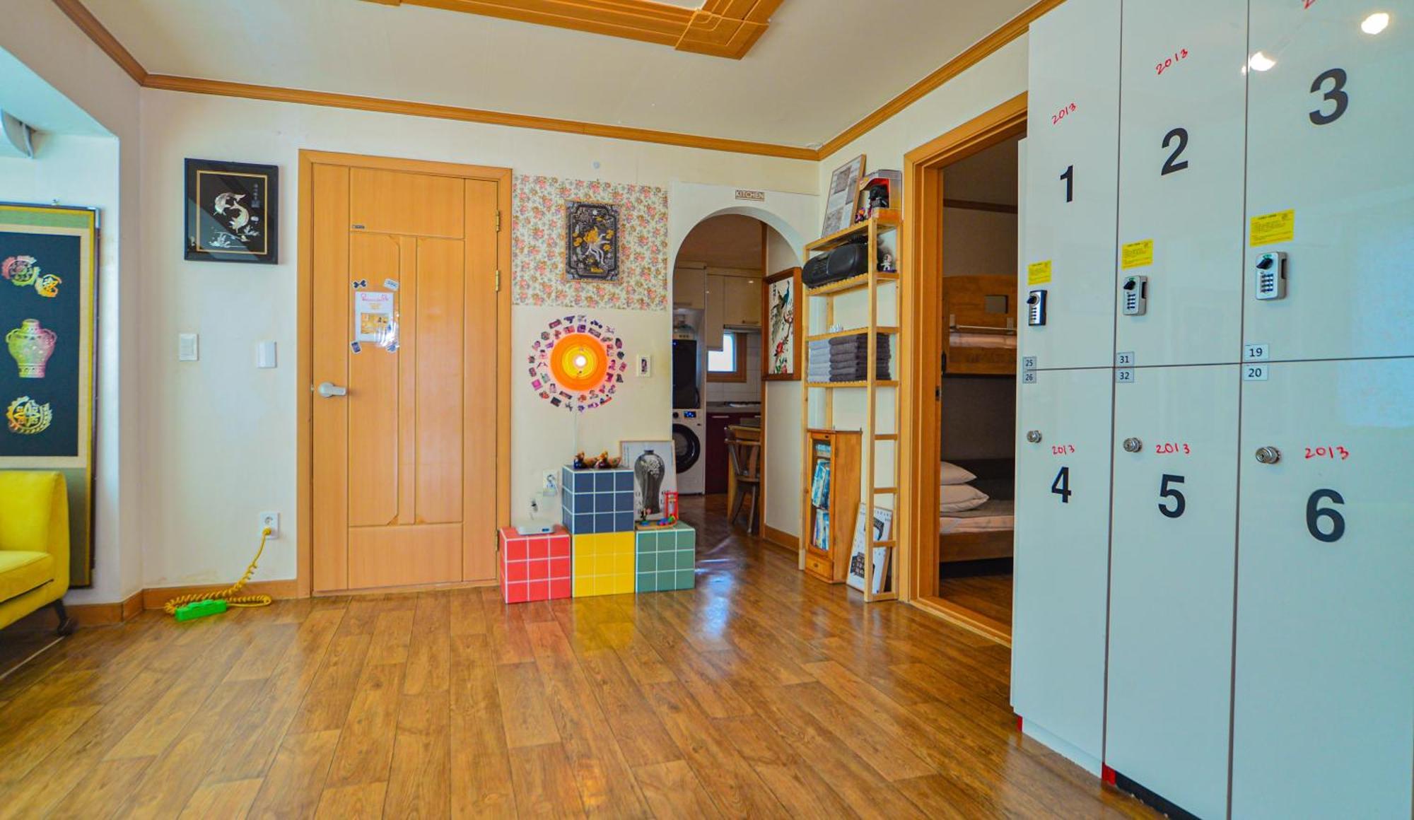 Helloworld Guesthouse Сеул Экстерьер фото