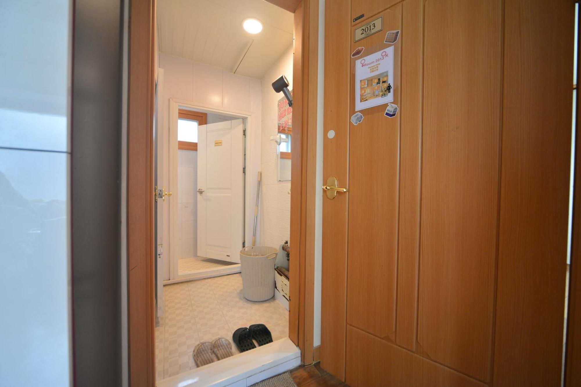 Helloworld Guesthouse Сеул Экстерьер фото