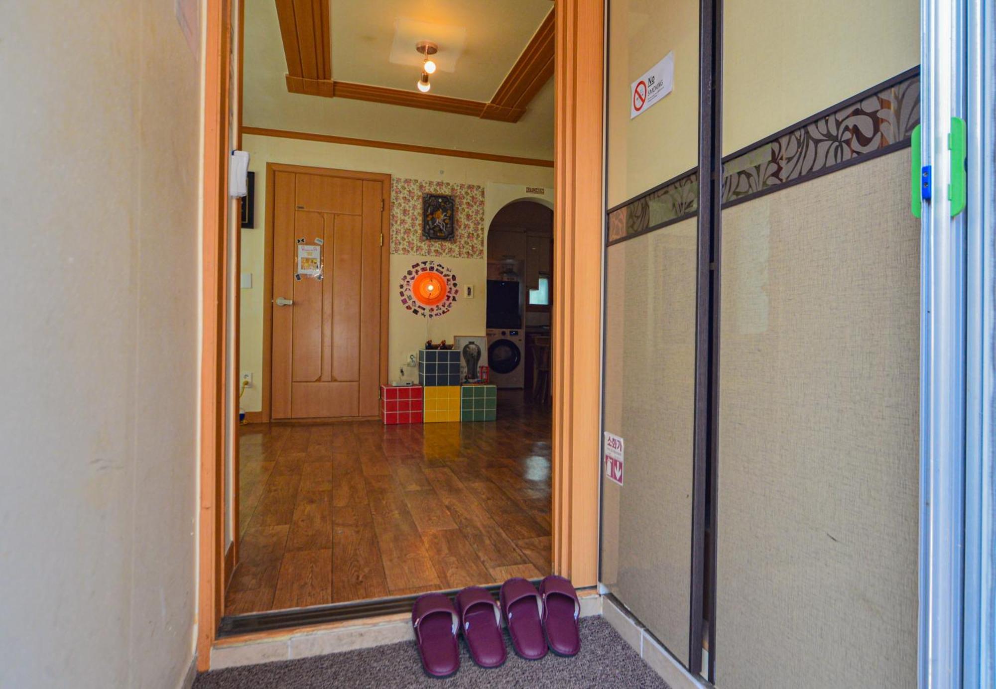 Helloworld Guesthouse Сеул Экстерьер фото