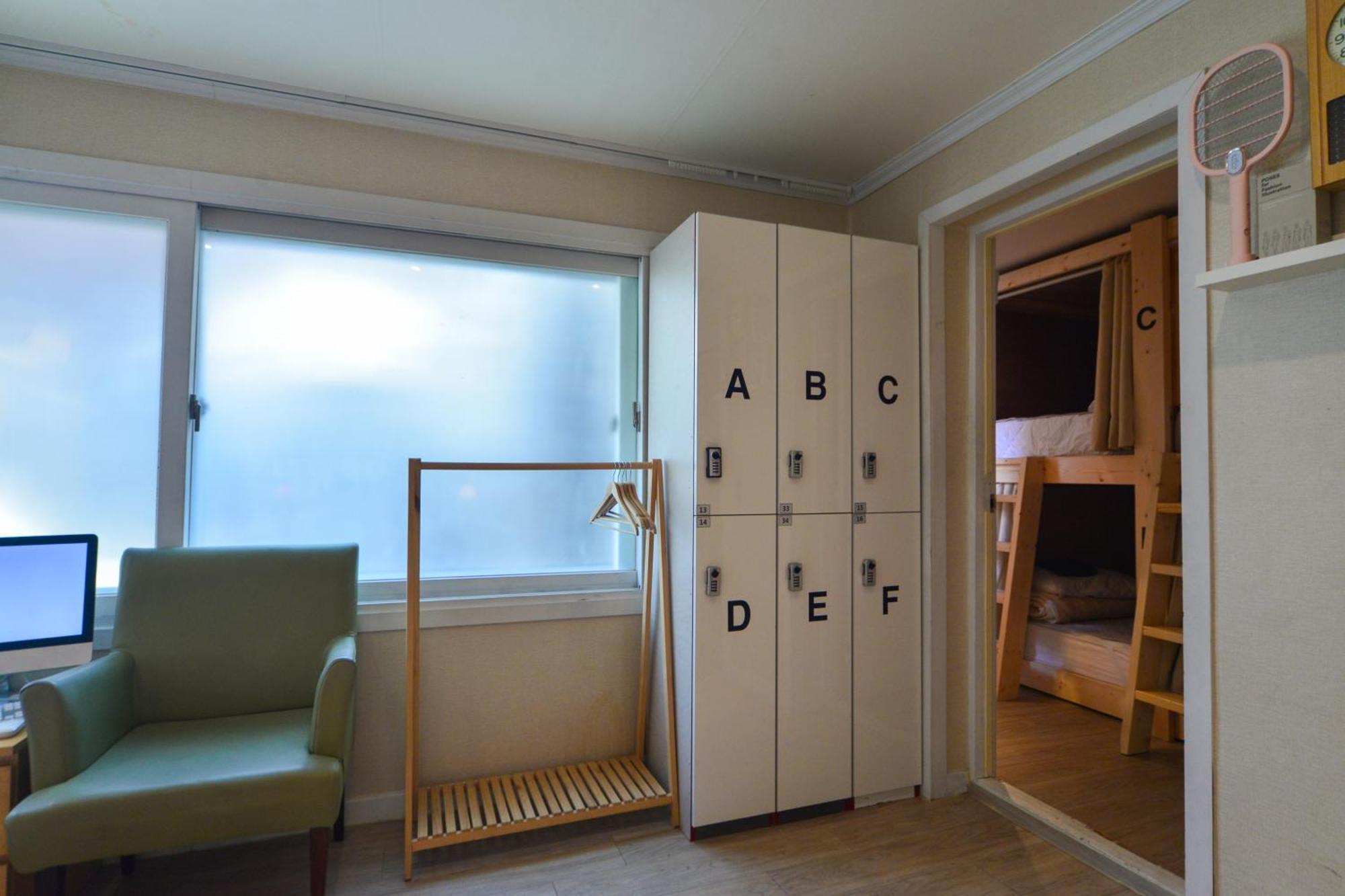 Helloworld Guesthouse Сеул Экстерьер фото
