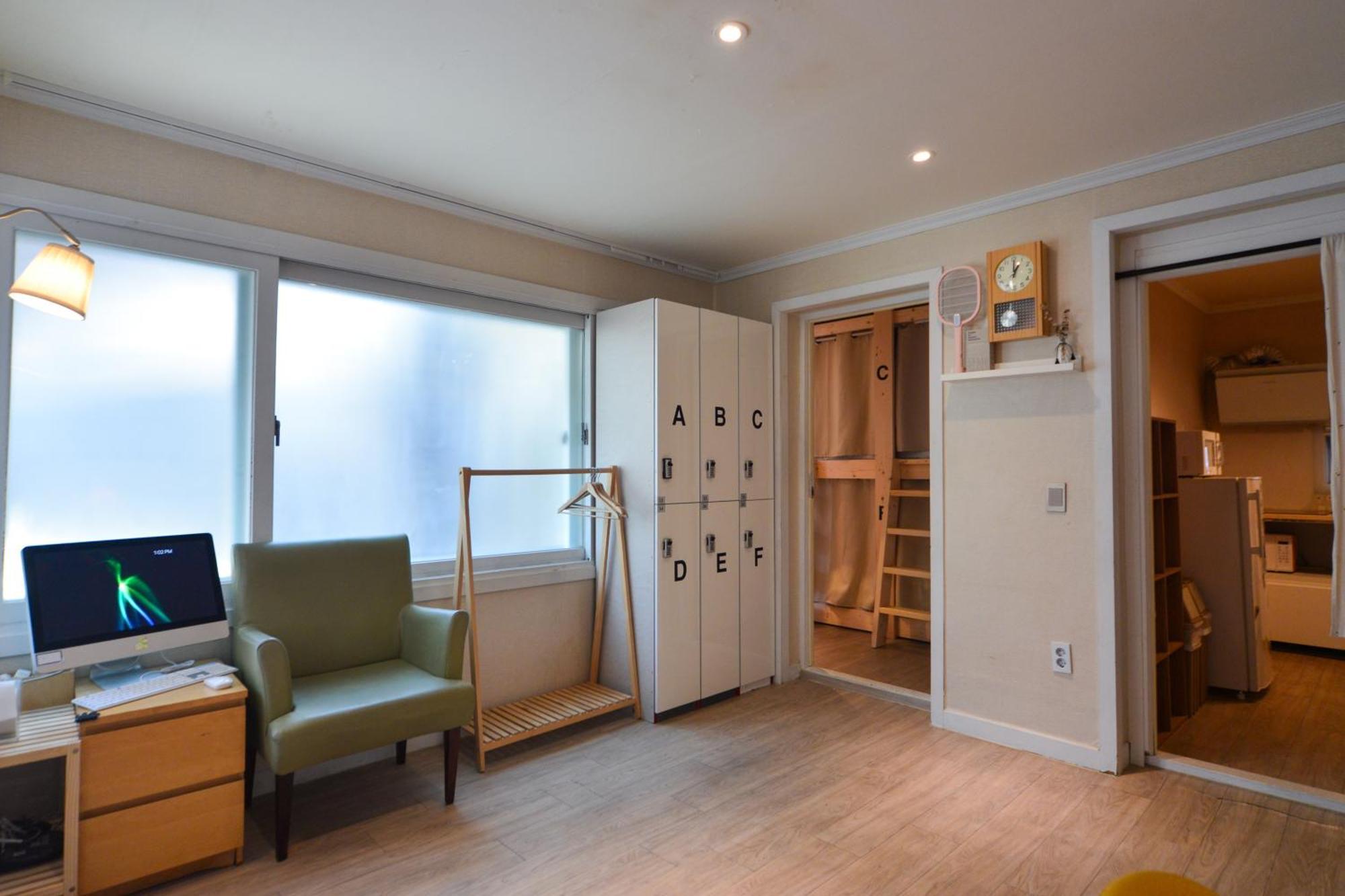 Helloworld Guesthouse Сеул Экстерьер фото