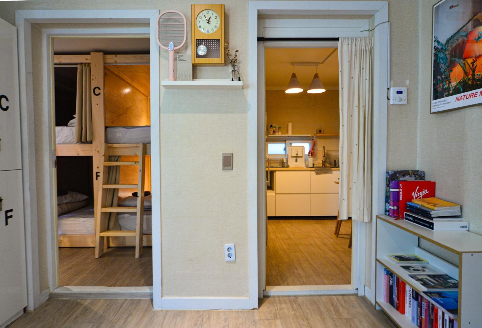 Helloworld Guesthouse Сеул Экстерьер фото